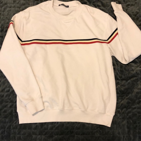 Brandy Melville Sweaters - brandy melville crewneck